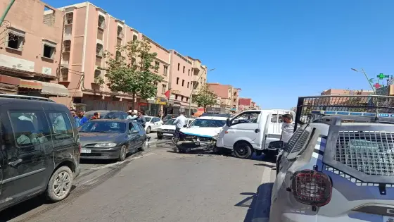 اصطدام عنيف بين سيارة أجرة وشاحنة صغيرة يرسل امرأتين للمستشفى بإنزكان